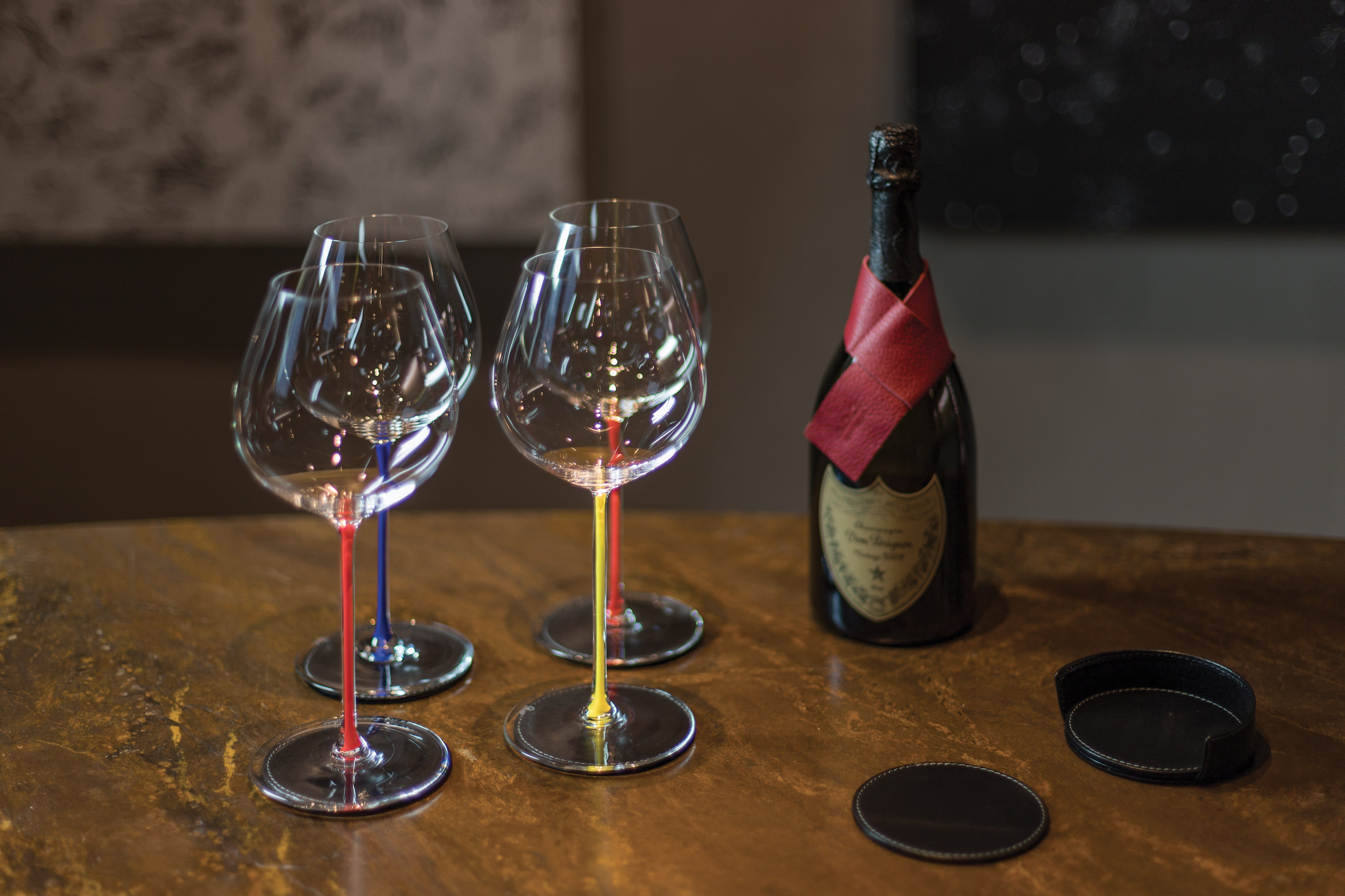 K0010VB | Salvagoccia per Bottiglia Made in Italy in Vera Pelle pieno fiore, grana dollaro - Colore Rosso. Dimensioni: cm 27 x 4 x 0,5.  Confezione: Gift Box rigido fondo/coperchio-2